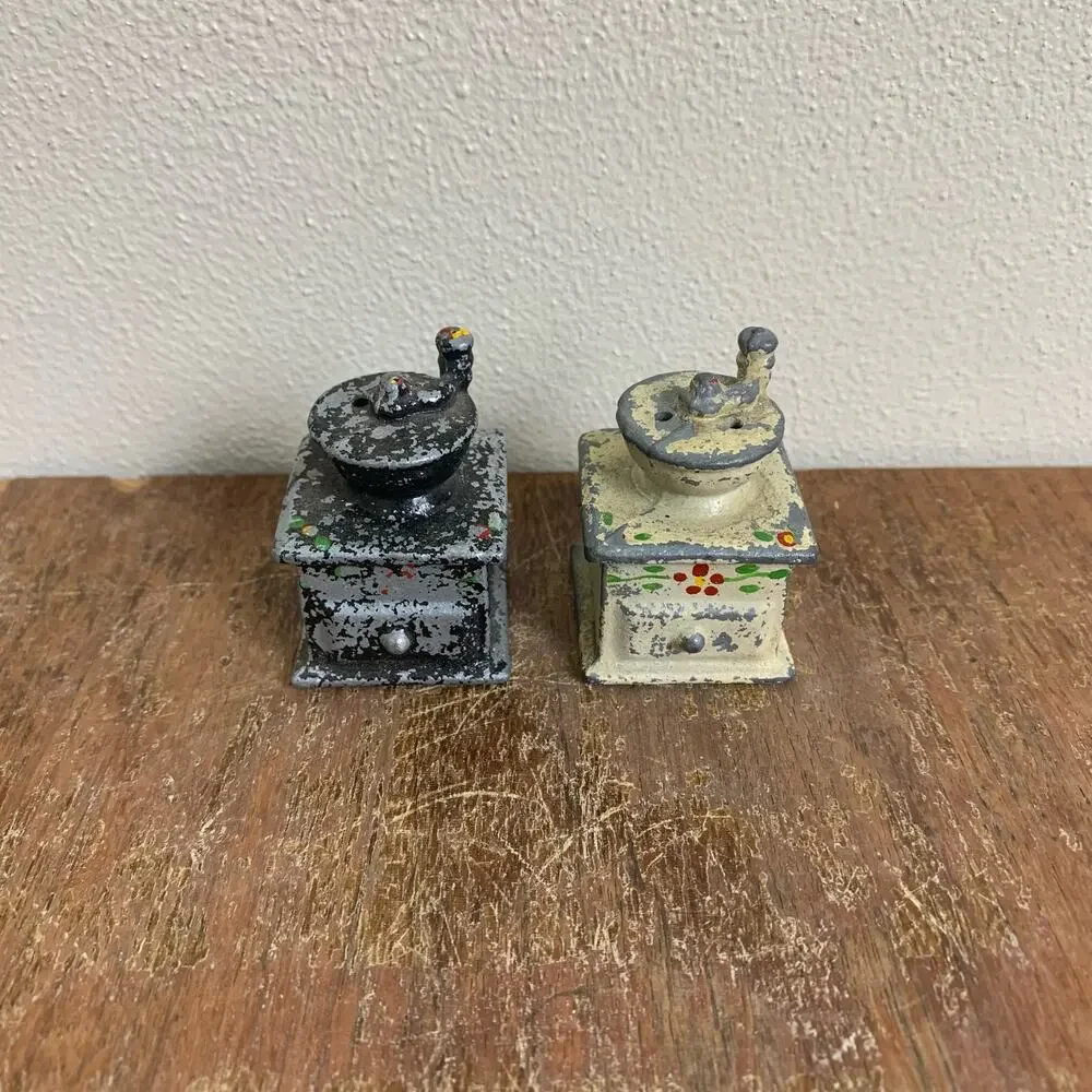 Vintage 1950's Cast Iron Coffee Grinder‎ Salt and Pepper Shakers